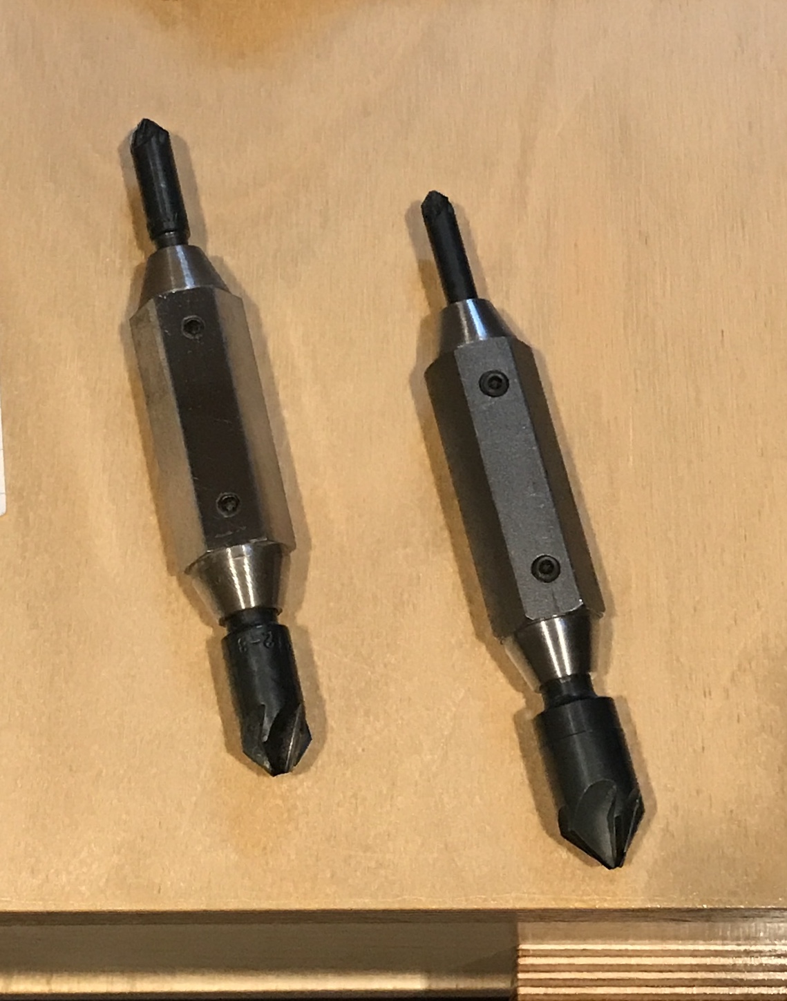 Countersink holders with countersinks